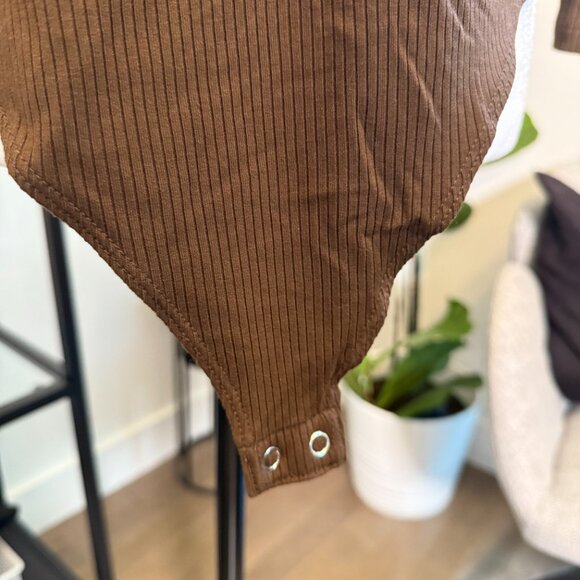 Banana Republic Bodysuit โ Brown, Size XL - Picture 2 of 6